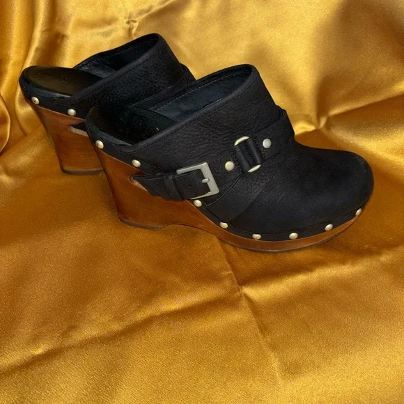 UGG Black Leather Clogs with Wooden Sole - Picture 4 of 7